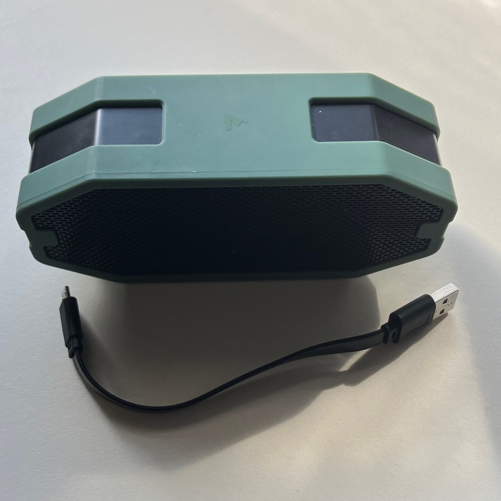 🏷️Green and Black Portable Bluetooth Speaker